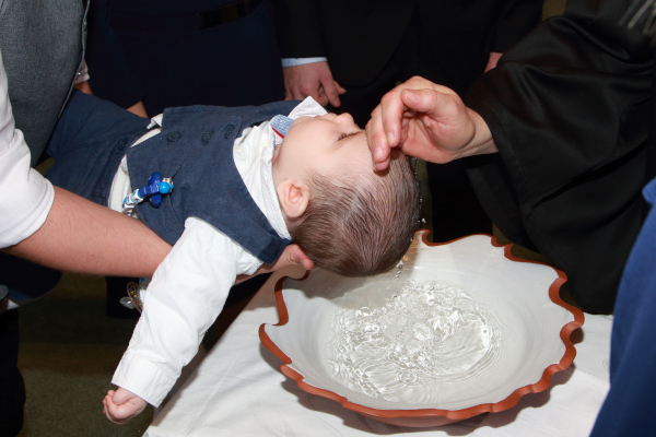 Baby wird getauft